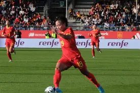 中国小个子再展大能量，张琳艳荣膺瑞士女超金球奖图片