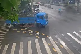 注意！闵行这条主干道的三个路口，交警增设了标志线图片