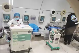 母女家中碳火烤肉 重度中毒情况危急 哈尔滨市第一医院紧急救治转危为安图片