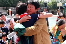 “不要让爱你的人失望”东塔学校有一场感人肺腑的感恩励志演讲图片