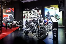 【北京摩展】Moto Guzzi V100、Vespa 940十周年纪念国内首秀！图片