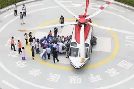 直升机跨340公里转运危重患者到国家呼吸医学中心图片