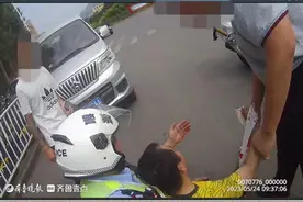 巡逻遇男子晕倒，泰安交警城西大队民警紧急救助图片