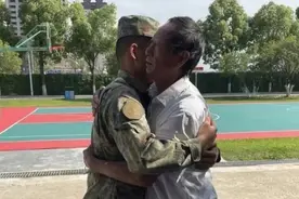 说“我不能说”的兵哥哥，找到了！图片