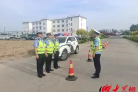 北海经济开发区交警大队：开展交通事故模拟演练 提高交通事故处置能力图片