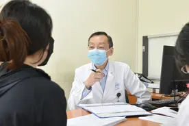 孕妇产检时发现胸腔巨大肿瘤，服药让肿瘤“变小”后在沪手术切除图片