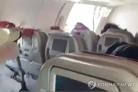 韩亚航空一客机舱门在空中打开，致9名乘客呼吸困难图片