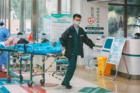 泰安市立医院急诊科护士常彪：“男丁格尔”铁骨又柔情图片