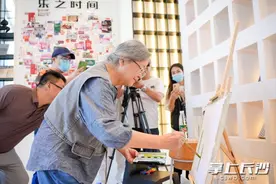 “宝藏奶奶”蔡皋送出“好好学习、天天向上”六一礼盒图片