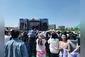 爱乐者齐聚 2023新疆草莓音乐节如约而至图片