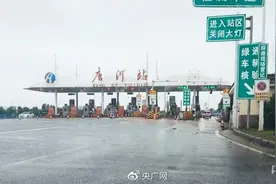 河南南阳上百台收割机无法下高速？官方：相关问题已初步解决图片