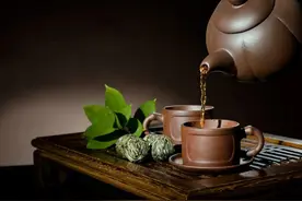 喝茶和喝水，哪种更健康？每天喝茶，是“养生”还是“养癌”？很多人喝了半辈子都不懂图片