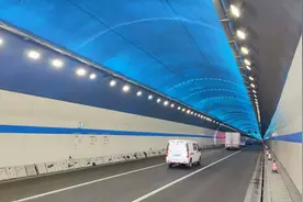 芝罘区胜利路隧道浮现“海洋星空”，中心区10条隧道照明改造全部收官图片