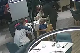 被饭菜里的玻璃碴划破嘴？这对男女施“苦肉计”，敲诈勒索17家饭店图片