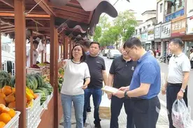 首批28张！松滋流动摊贩亮证经营图片