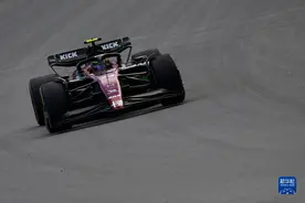 F1西班牙大奖赛举行练习赛图片