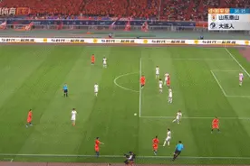 三连胜！泰山队2:0大连人，费莱尼、黄政宇进球，两人反戈旧主图片