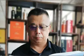 我们各自发光图片