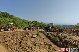 甘肃成县：巧做农机“文章”保“粮”田图片