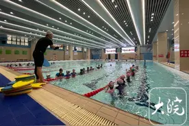 合肥多所学校开展“游泳进课堂”  全省鼓励有条件学校设游泳课图片