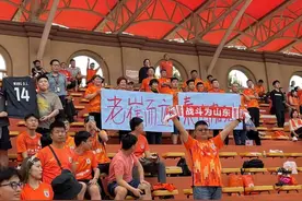 泰山队球迷开放日6日进行，费莱尼未参与，齐天羽单独训练+加练图片
