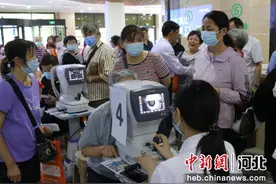 全国爱眼日：石家庄免费为疾病患者义诊提高爱眼护眼意识图片