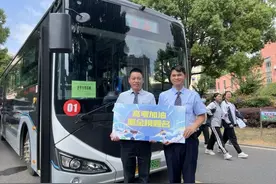 六条“定制公交”接考千余名考生，重要站点增加服务岗图片