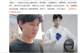 帅小伙淡定走出考场：随便考考，我已经被录取了！ 身份不简单图片