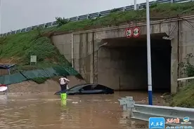 母女被困积水涵洞！三亚“90后”村干部扑进水中救人图片