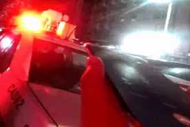 男儿有泪不轻弹，他却在派出所内掩面痛哭图片