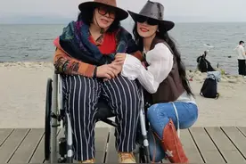 女孩带30岁后没出过远门的截瘫妈妈自驾游中国，目前已到过90多座城市图片