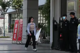 果然视频|第一位走出的考生，发言有点儿凡尔赛图片