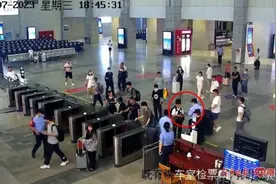 15岁少女欲离家出走到外地打工，原因是……图片