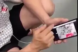 大叔被疑偷拍自证清白，女子曝光称“猥琐男”，过度维权了吗？图片