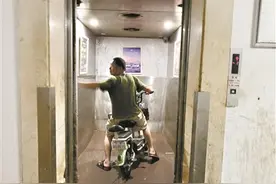 电动车违规进电梯需监管图片
