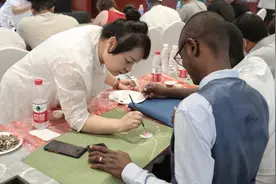 外国留学生走进西城马连道，体验中国传统茶文化图片