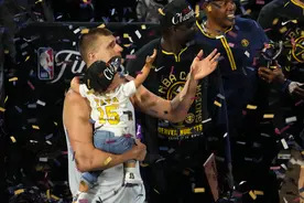 （体育）篮球——NBA总决赛：掘金队夺得总冠军 约基奇荣膺MVP图片