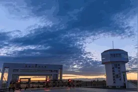 在这里巡逻，一不小心就能被风吹走图片