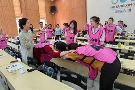 让每朵“小葵花”都向阳绽放图片