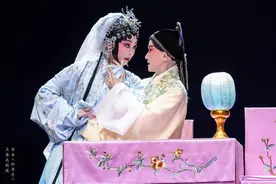 拿下大奖归来，上海昆剧团全本《牡丹亭》在雨声中再次排演图片
