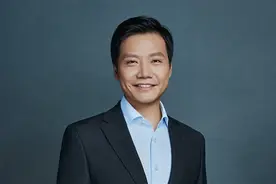 文艺青年！雷军准备演讲稿单曲循环谢春花《借我》：称赞歌词太好了图片