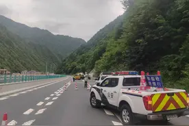 注意！成都二绕这一路段有临时交通管制图片