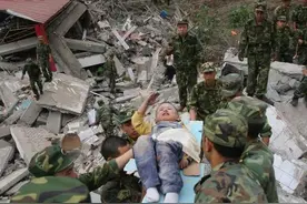 汶川地震“敬礼娃娃”长大了！高考省内排名前30，北大抛出橄榄枝图片