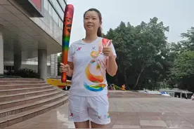 第一棒！重庆籍奥运冠军李雪芮开跑图片