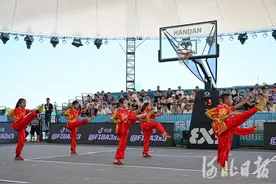中国男队获得国际篮联三人篮球国家联赛邯郸站首日冠军图片
