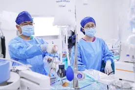 颈部开个小“钥匙孔” 七旬婆婆告别困扰多年颈椎痛苦恼图片