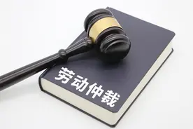 员工应聘打印店未签劳动合同，离职后申请劳动仲裁，律师：劳动者可主张劳动期间双倍工资图片
