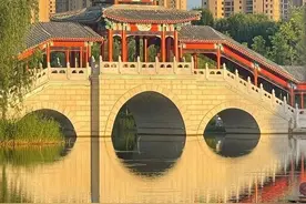 青未了|仲夏里的桥边落日图片