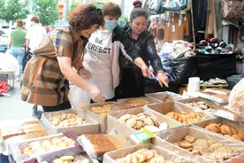 古尔邦节将至，乌鲁木齐市民购物忙图片