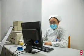 成为“崇明首位”的她说，“很庆幸当初回到了家乡”图片